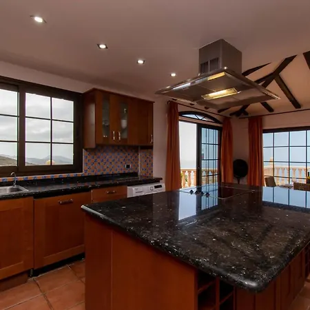 El Mirador 6 Bedrooms * Адехе