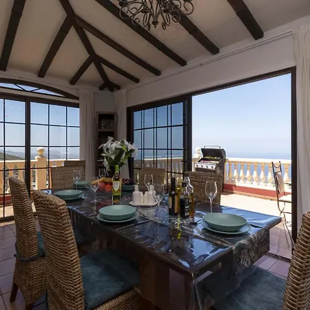 El Mirador 6 Bedrooms Адехе