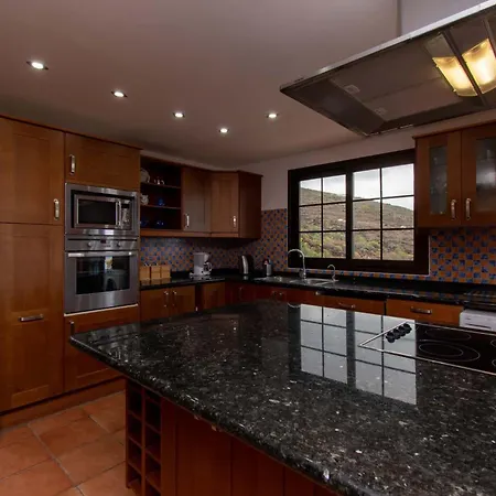 El Mirador 6 Bedrooms 빌라 아데제