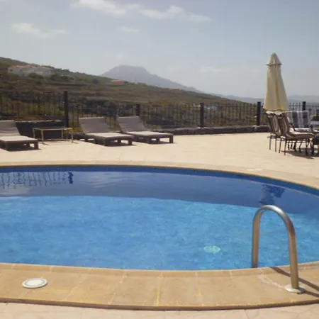 El Mirador 6 Bedrooms 아데제