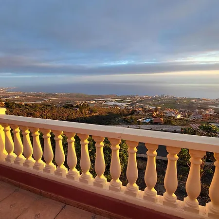 El Mirador 6 Bedrooms * 아데제