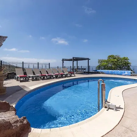 El Mirador 6 Bedrooms * 아데제