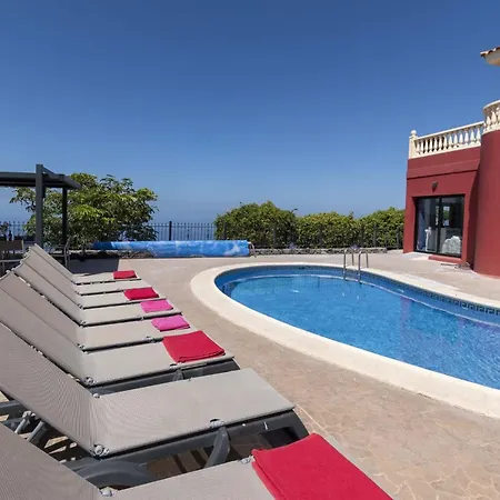 El Mirador 6 Bedrooms *