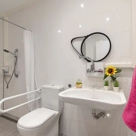 וילה El Mirador 6 Bedrooms אדחה