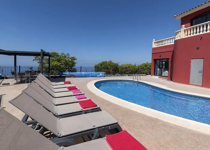 El Mirador 6 Bedrooms *