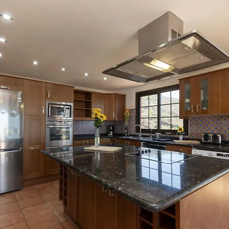 El Mirador 6 Bedrooms Вилла